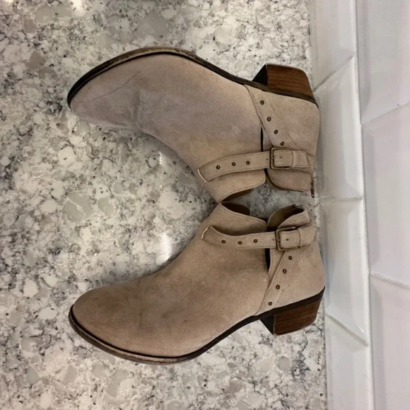 Abound faux suede beige ankle boots Size 12 - Picture 5 of 9